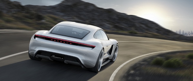Porsche quyết tâm hạ bệ Tesla - 4 Porsche quyết tâm hạ bệ Tesla - 4