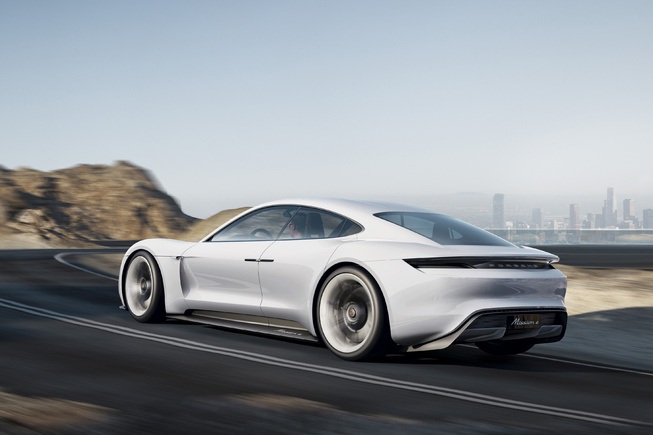 Porsche quyết tâm hạ bệ Tesla - 5 Porsche quyết tâm hạ bệ Tesla - 5