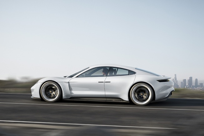 Porsche quyết tâm hạ bệ Tesla - 6 Porsche quyết tâm hạ bệ Tesla - 6
