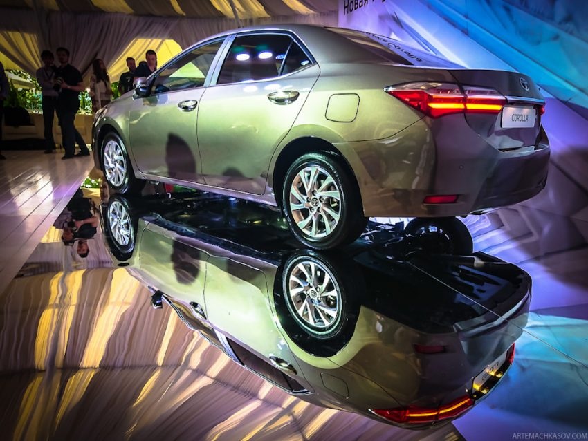 Toyota Corolla 2017 giá khởi điểm từ 13.000 USD tại Nga - 4 Toyota Corolla 2017 giá khởi điểm từ 13.000 USD tại Nga - 4