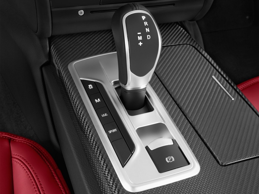 Hộp số trên mẫu Maserati Ghibli phiên bản 2014