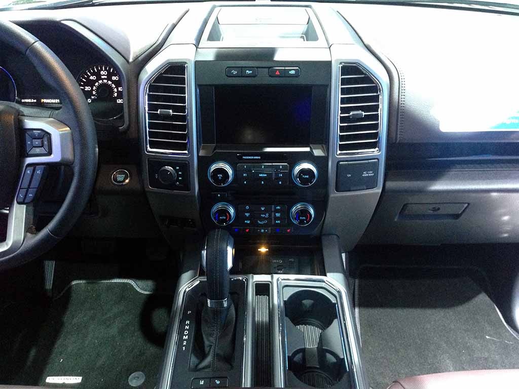 Hơn một triệu chiếc F-150 động cơ xăng đến tay khách hàng - 16