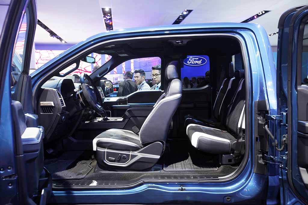 Hơn một triệu chiếc F-150 động cơ xăng đến tay khách hàng - 18