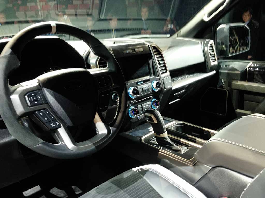 Hơn một triệu chiếc F-150 động cơ xăng đến tay khách hàng - 7