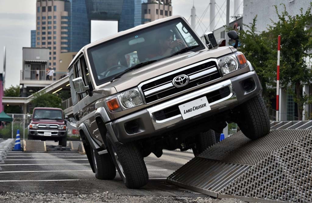 Quân đội Mỹ đặt hàng xe Toyota Land Cruiser và Ford Ranger - 3 Quân đội Mỹ đặt hàng xe Toyota Land Cruiser và Ford Ranger - 3