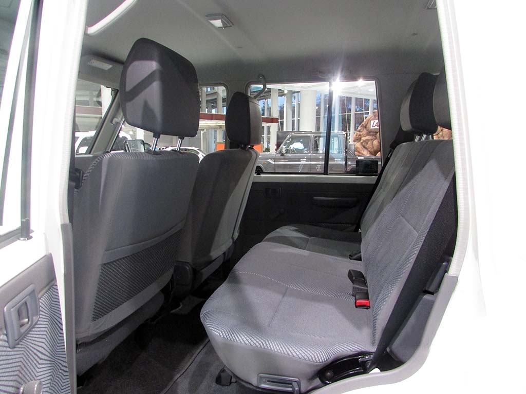 Quân đội Mỹ đặt hàng xe Toyota Land Cruiser và Ford Ranger - 5 Quân đội Mỹ đặt hàng xe Toyota Land Cruiser và Ford Ranger - 5