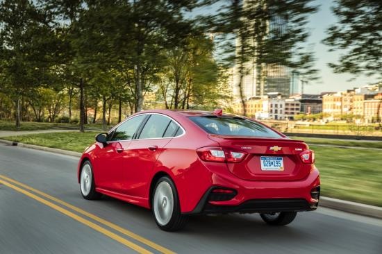 “Quỷ đỏ” cùng Chevrolet Cruze 2017 góp vui tại Trung Quốc - 5 “Quỷ đỏ” cùng Chevrolet Cruze 2017 góp vui tại Trung Quốc - 5