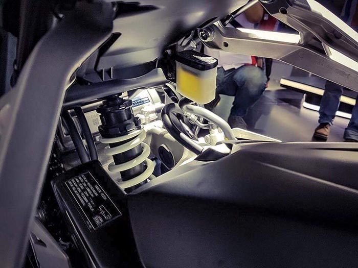 Honda bất ngờ ra mắt CBR250RR 2017 tại Indonesia - 12 Honda bất ngờ ra mắt CBR250RR 2017 tại Indonesia - 12