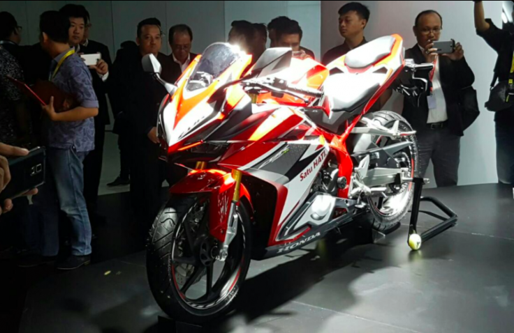 Honda bất ngờ ra mắt CBR250RR 2017 tại Indonesia - 1 Honda bất ngờ ra mắt CBR250RR 2017 tại Indonesia - 1