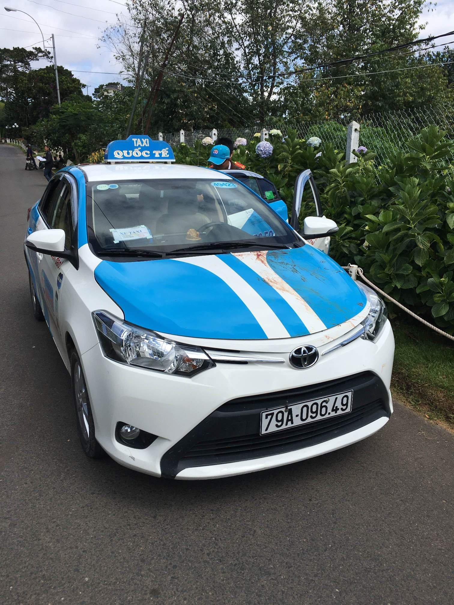 Chiếc taxi còn dính nhiều vết máu của nạn nhân