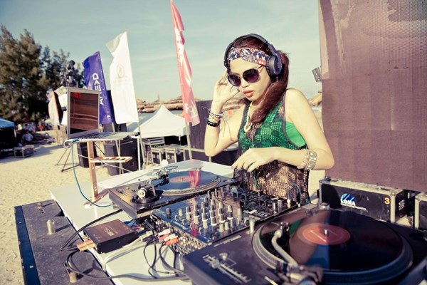 Nữ DJ 9x Lâm Đồng trải lòng việc theo đuổi nghề nhạy cảm - 1
Rita không ngừng học hỏi, trao dồi thêm nhiều kỹ năng để không ngừng phát triển bản thân.