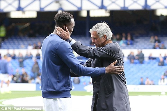 Everton 3-1 Chelsea (hết giờ) - 3
Lukaku gặp lại Mourinho, tiền đạo người Bỉ đã không gây ấn tượng được với Mourinho ở Chelsea và đã sang Everton chính thức từ mùa trước