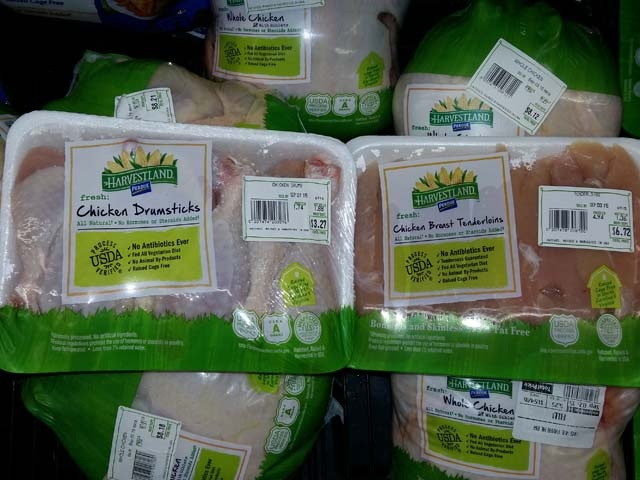 
Giá bán thịt đùi gà Mỹ tại siêu thị Walmart ở Atlanta - thủ phủ tiểu bang Georgia của Mỹ đang cao gấp 3,5 lần giá về tới Việt Nam. Ảnh: Hiệp hội Chăn nuôi Đông Nam Bộ cung cấp
