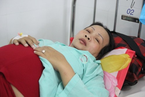 "Sư tử" Kim Loan đối mặt với cảnh "ung thư không tiền" - 1 Kim Loan hiện nằm trong phòng bệnh và được bác sỹ theo dõi thường xuyên