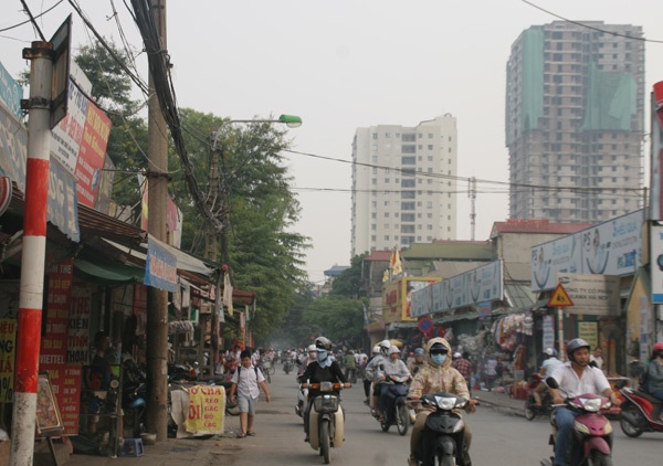 "Cửa ải" phía Nam Hà Nội: Chỉ một lần rồi em sợ mãi - 1
Những con đường ở khu vực phía Nam đều đang xuống cấp và quá tải