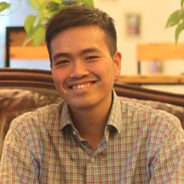 Thầy giáo tiếng Anh giỏi tiếng Pháp, mê piano cổ điển - 1 Thầy giáo tiếng Anh Phan Huy Phúc. (Ảnh: NVCC)