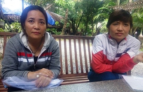 Vỡ mộng vì tiệm thuốc Tây… chui! - 1 Bà Nguyệt (trái) cho biết đã chi hơn trăm triệu đồng nhưng tiệm thuốc Tây của bà vẫn bị phạt và bị đóng cửa. Ảnh: TIẾN DŨNG
