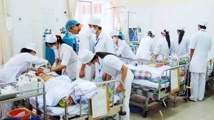 Loạn đào tạo y dược: 27 điểm vẫn trượt, 15 điểm lại vào! - 1
Chất lượng đầu vào của ngành y quyết định chất lượng chăm sóc sức khỏe cộng đồng. (Ảnh: Hồng Vĩnh)