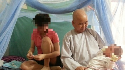 Sinh viên “quý tộc”, họ là ai? - Bài cuối: Khi cuộc chơi đã tàn - 1
Bà mẹ trẻ tá túc ở chùa Diệu Pháp để sinh con.