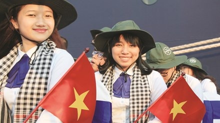 Nữ sinh Việt nói chuyện chống lũ trước nội các Nhật - 1
Thục Huyền trong chương trình SSEAYP 2015
