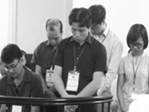Nhóm cán bộ, bác sỹ Bệnh viện Nội tiết trung ương trục lợi tiền ngân sách - 1 Nhóm cựu cán bộ, bác sỹ Bệnh viện Nội tiết Trung ương tại phiên tòa
