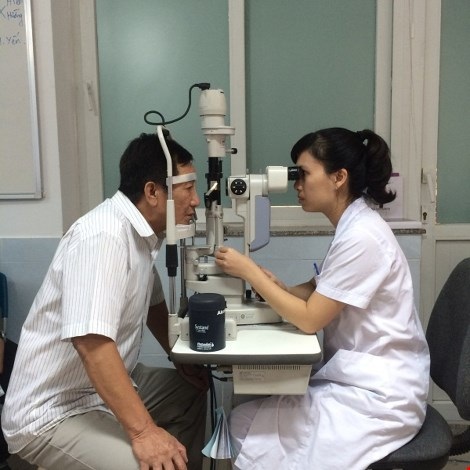 Thuốc bảo vệ mắt, bổ mắt: Không được dùng tùy tiện - 1 Nên đi khám khi thấy có bất thường tại mắt.