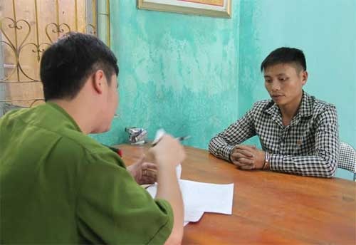 (SỐC) Chú ruột lừa bán cháu gái sang Trung Quốc lấy 20 triệu đồng - 1 Đối tượng Tẩn Láo Lả tại cơ quan Công an.