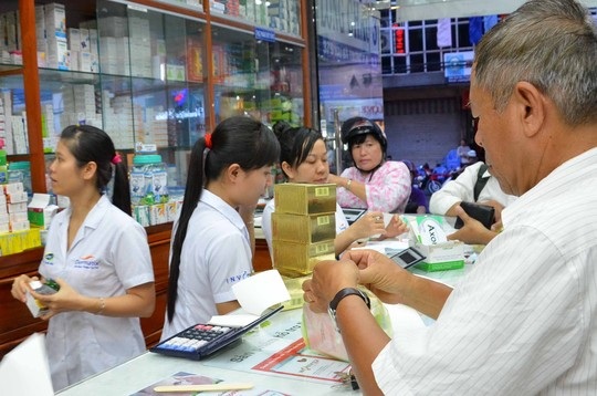 Hãy hỏi trước khi dùng thuốc - 1 Bệnh nhân nên tập thói quen hỏi dược sĩ những thông tin cần thiết về dược phẩmẢnh: Tấn Thạnh