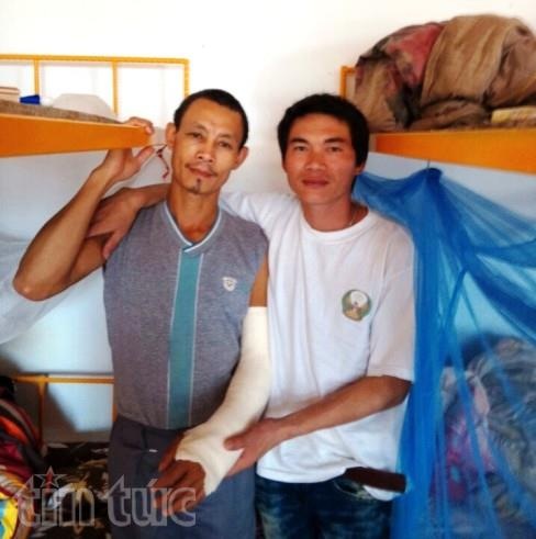 Hai lao động Việt tại Algeria bị hành hung được xuất viện - 1 Đậu Hoàng Anh và Đào Ngọc Cường đang ở tại khu nhà ở của Công ty Đông Nhất Giang Tô ở thủ đô Algiers.