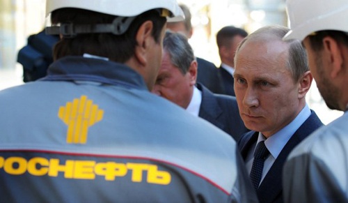 Cuộc chiến dầu mỏ Saudi Arabia-Nga bắt đầu? - 1
Tổng thống Nga Vladimir Putin thăm một nhà máy lọc dầu thuộc Tập đoàn dầu khí Rosneft.