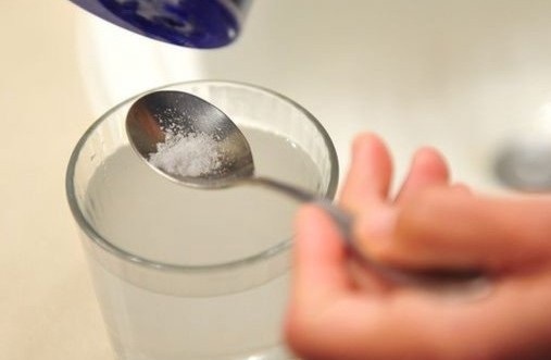 Súc họng bằng nước muối: Nhiều sai lầm cần loại bỏ - 1 Ảnh minh họa.