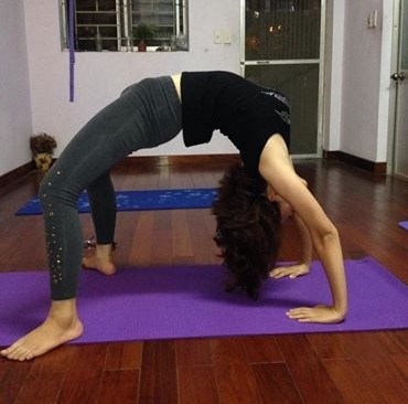 Có những tư thế yoga đặc biệt nào có tác dụng rõ rệt trong việc làm giảm mỏi cổ?