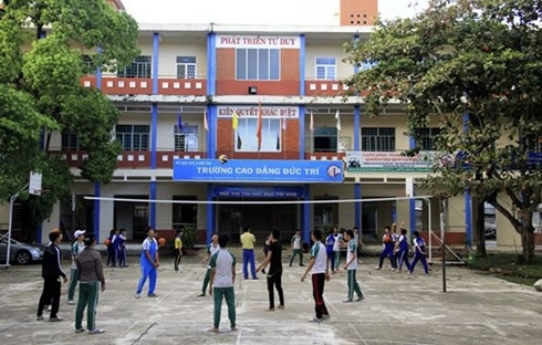 Dừng tuyển sinh hệ cao đẳng, trung cấp liệu có quá muộn? - 1
Trường CĐ Đức Trí từ 5.000 SV giờ chỉ còn gần 400 em, rơi vào tình trạng hoạt động cầm chừng. (Ảnh: CAND)