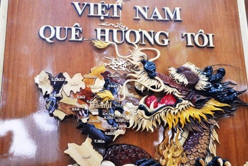 Ngắm bản đồ Việt Nam được trang trí bằng 70 loại gỗ - 10 Ngắm bản đồ Việt Nam được trang trí bằng 70 loại gỗ - 10