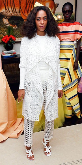 Những bộ đồ trắng đẹp nhất của “sao” - 2 Những bộ đồ trắng đẹp nhất của “sao” - 2