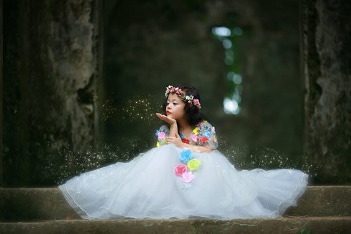 Mẫu nhí sành điệu hóa thân thành công chúa xinh đẹp - 11
Đó là lý do mẹ cô bé lên kế hoạch thực hiện bộ ảnh này