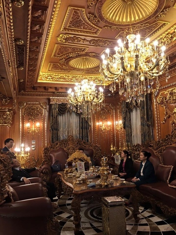 Soi nội thất "đế vương" trong lâu đài đại gia phế liệu Thanh Hóa - 11 Soi nội thất "đế vương" trong lâu đài đại gia phế liệu Thanh Hóa - 11