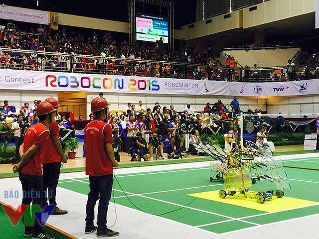 ABU Robocon 2015: Toàn cảnh chiến thắng của đội tuyển Việt Nam - 10 Mặc dù lần đầu tham gia ABU Robocon 2015 nhưng các thành viên của Hungyen Techedu đã nhập cuộc khá nhanh. Họ có sự chuẩn bị rất chu đáo và cẩn thận với từng vòng thi.