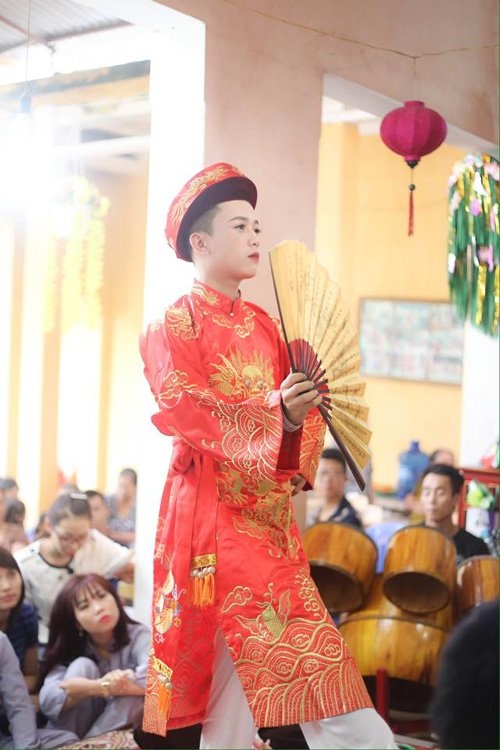 Dân mạng “phát sốt” với “mỹ nam hầu đồng” - 12
Việt mong muốn được nghiên cứu bài bản và sâu hơn về tín ngưỡng hầu đồng