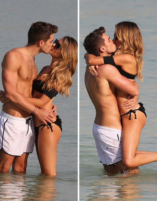 Người đẹp nước Anh gây sốt với thân hình cực kỳ sexy trên bãi biển - 2 Người đẹp nước Anh gây sốt với thân hình cực kỳ sexy trên bãi biển - 2