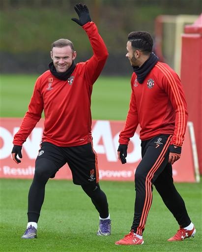 Rooney, Martial trở lại tập luyện cùng Man Utd - 2
Rooney đã trở lại tập luyện, anh khởi động cùng Depay