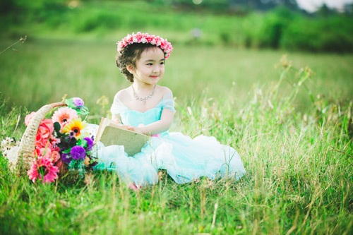 Bé gái Lâm Đồng đẹp như thiên thần "đốn tim" dân mạng - 13
Và diễn rất chuyên nghiệp trước ống kính