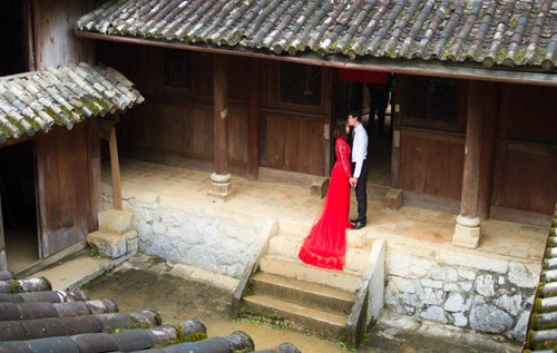Bộ ảnh cưới lãng mạn của cặp đôi “cuồng đi” - 14
“Qua những chuyến đi phượt tình nguyện anh Nghĩa luôn làm xế đèo mình, luôn bên cạnh quan tâm, chăm sóc mình suốt những chuyến đi. Dần dần cả hai có tình cảm với nhau lúc nào không hay”, Ngọc Châm chia sẻ.