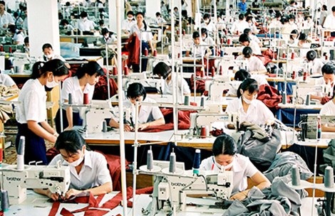 Người giỏi ra nước ngoài hết, lấy ai phát triển đất nước? - 1 Hiện giá lao động thấp là một trong những lực hút đối với các nhà đầu tư nước ngoài. Ảnh: HTD