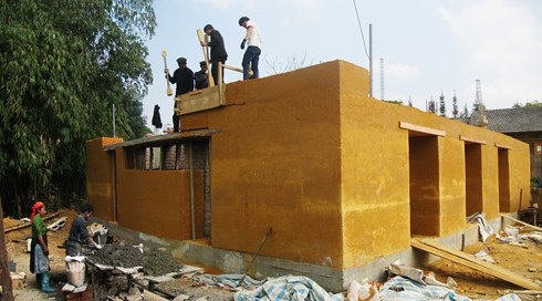 Nhà trình tường độc đáo của người Mông lên báo nước ngoài - 2 Nhà trình tường độc đáo của người Mông lên báo nước ngoài - 2
