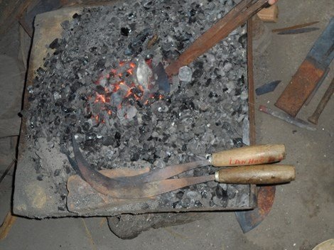 Bố mẹ thợ rèn nuôi ba con đậu ĐH Y Hà Nội - 2