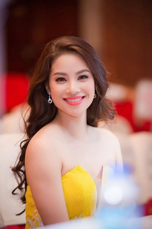 9x vẽ hoa hậu Phạm Hương đẹp lung linh - 2
Bức tranh của Quốc Vẹn được phác họa theo hình ảnh ghi lại khoảnh khắc rạng rỡ này của tân Hoa hậu