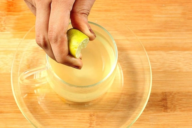 Đẹp lên nhờ uống nước chanh mật ong hàng ngày - 2 Đẹp lên nhờ uống nước chanh mật ong hàng ngày - 2