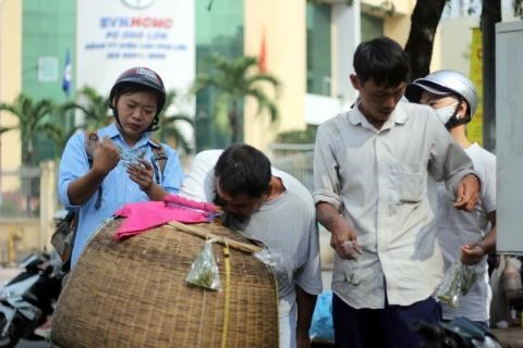 Vào 'chợ đàn ông' giữa Sài Gòn - 2