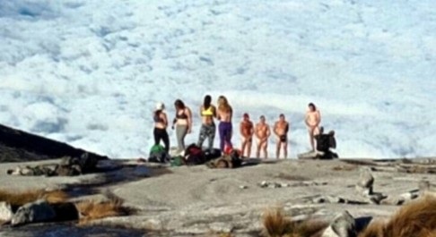 Trào lưu lén lút khỏa thân, phóng uế bừa bãi đang vấy bẩn du lịch - 2